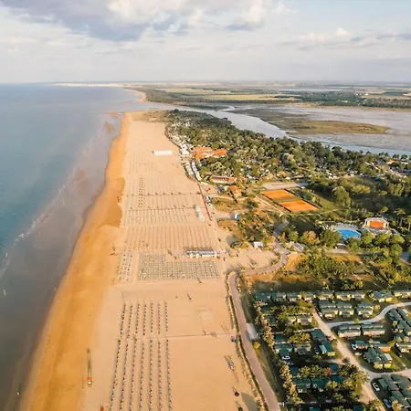 Flat With Terrace Near The - Beahost Apartment Bibione